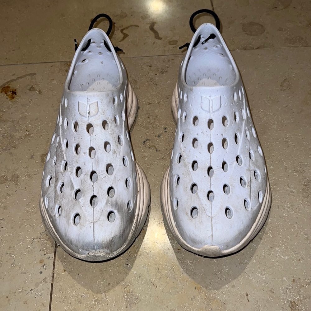 Size 9 Kane athletic shoes